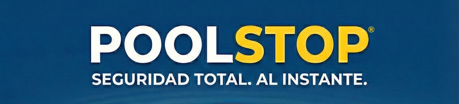 Botón de parada de emergencia PoolStop instalado en piscina para mejorar la seguridad de usuarios y comunidades